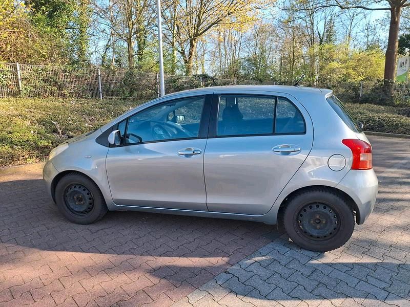 Gebraucht Toyota Yaris 87 PS (63 kW) 2007 Grau Kleinwagen