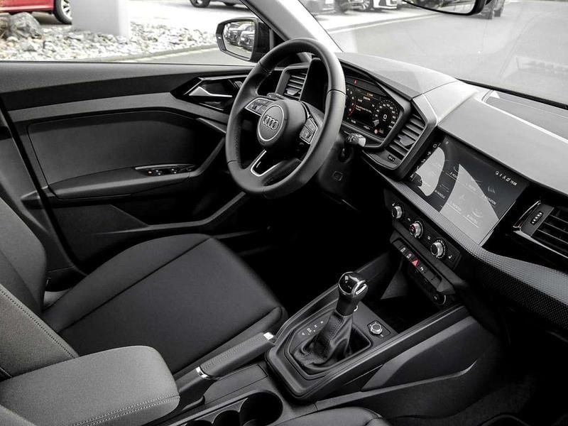 Neu Audi A1 Sportback Advanced 95 PS (69 kW) 2025 Mythosschwarz metallic Kleinwagen