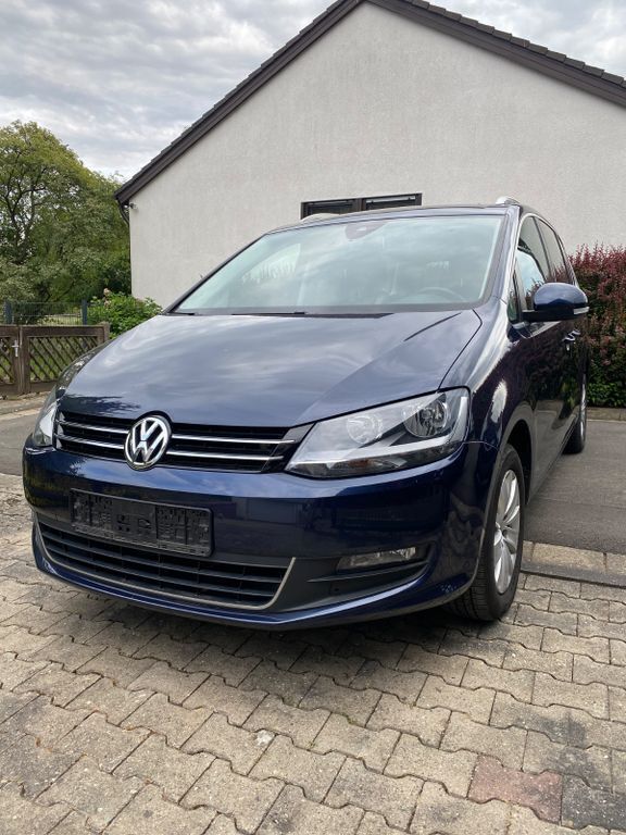 Blau Gebraucht 2015 VW Sharan Van / Kleinbus | 12.290 € (Guter Preis) - Bild 1/4