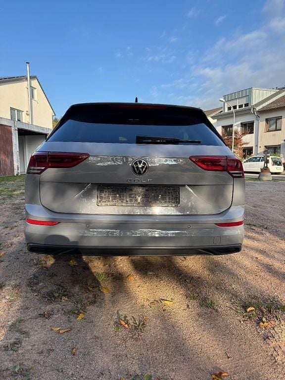 Grau Gebraucht 2021 VW Golf VIII Life Kombi | 22.100 € (Fairer Preis) - Bild 1/4