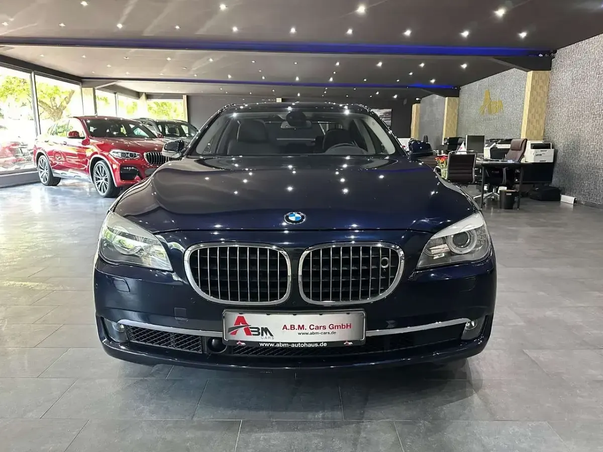 Gebraucht BMW 750 408 PS (300 kW) 2009 Imperialblau Limousine