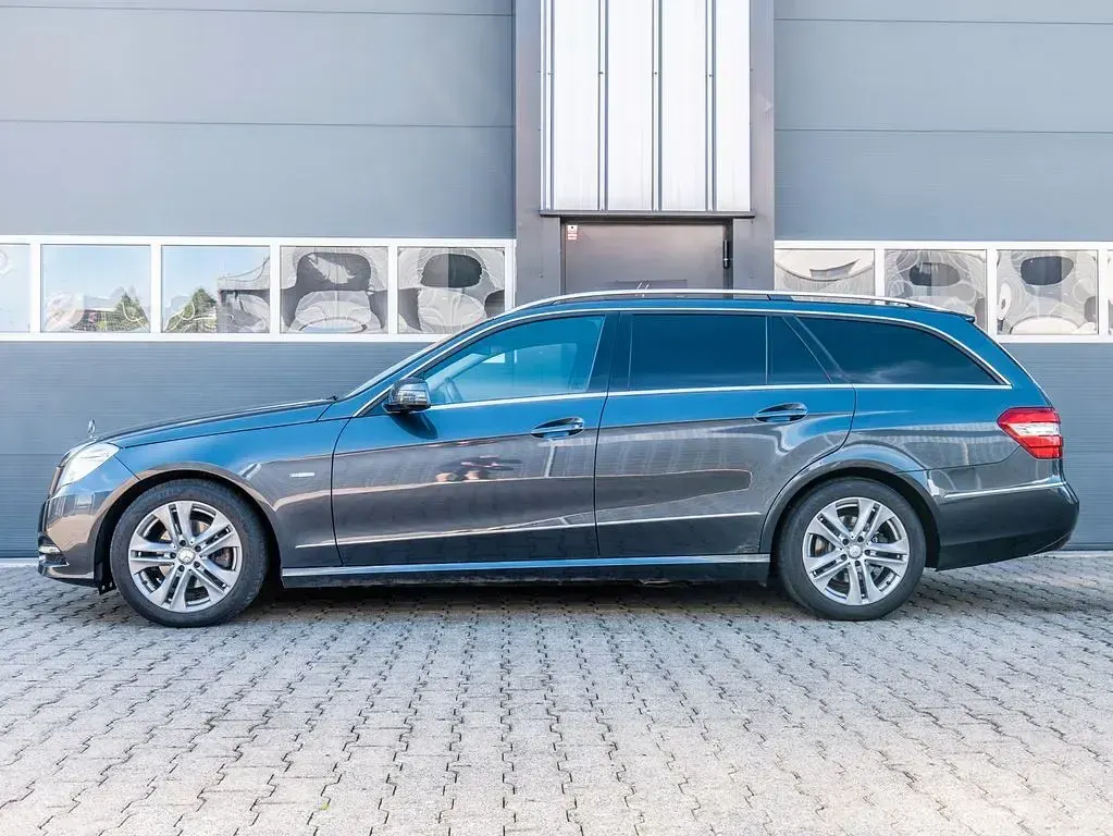 Gebraucht Mercedes E220 Avantgarde 170 PS (125 kW) 2011 Tenoritgrau  metalliclack Kombi