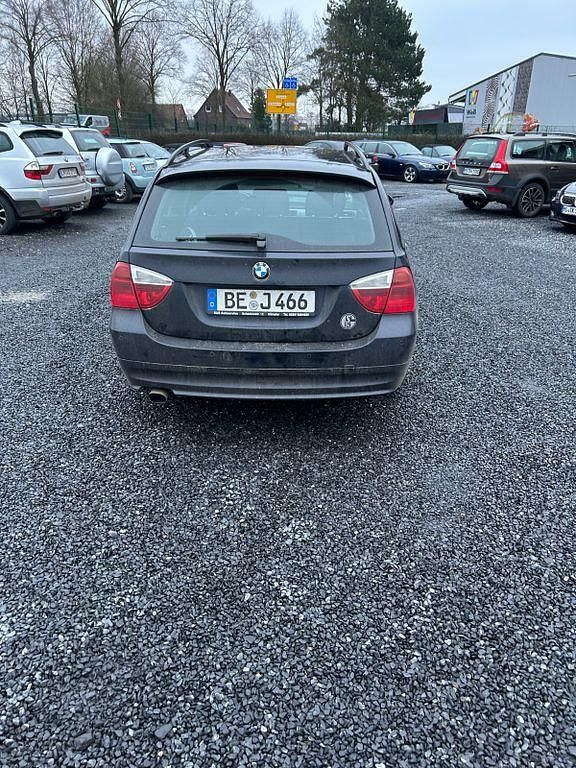 Gebraucht BMW 320 150 PS (110 kW) 2007 Blau Kombi