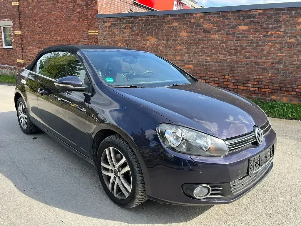 Gebraucht VW Golf Cabriolet Basis 105 PS (77 kW) 2015 Violett Cabrio