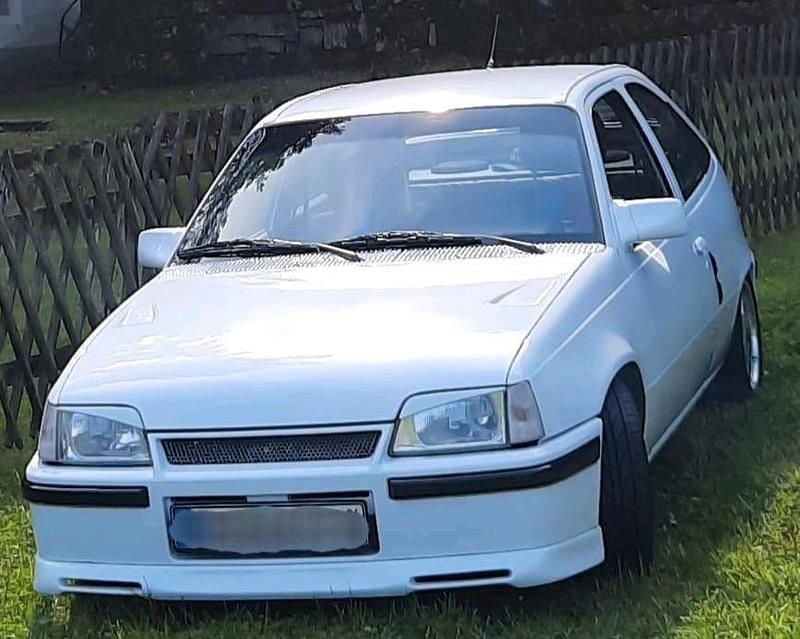 Weiß Gebraucht 1990 Opel Kadett Kleinwagen | 6.000 € - Bild 1/4