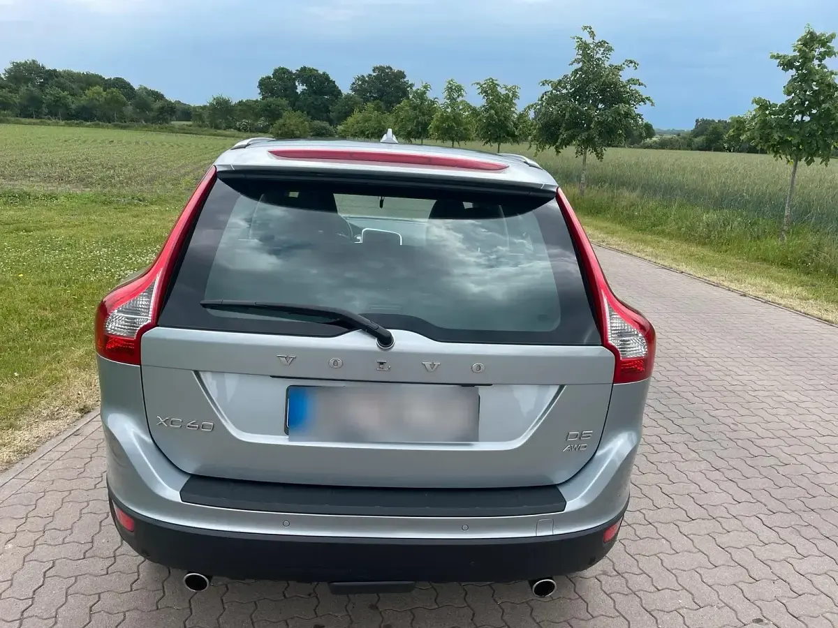 Gebraucht Volvo XC60 215 PS (158 kW) 2013 Silber SUV