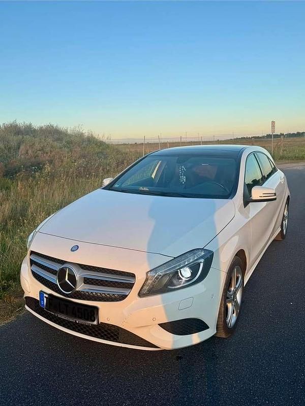Weiß Gebraucht 2014 Mercedes A180 Kleinwagen | 14.999 € (Teuer) - Bild 1/4