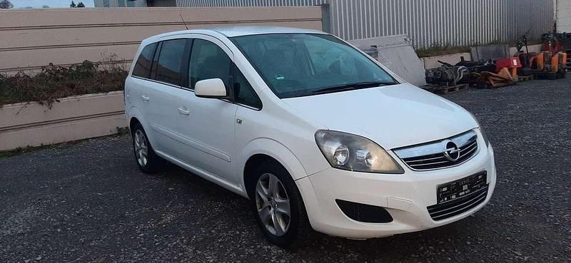 Gebraucht Opel Zafira Design Edition 110 PS (80 kW) 2011 Schneeweiss/summitwhite/arctic Van / Kleinbus