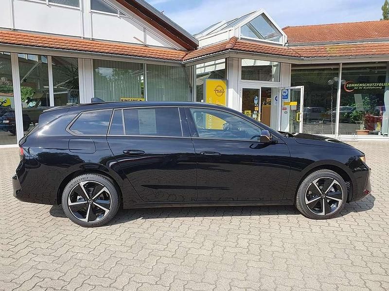 Gebraucht Opel Astra 131 PS (96 kW) 2024 Karbon schwarz metallic Kombi