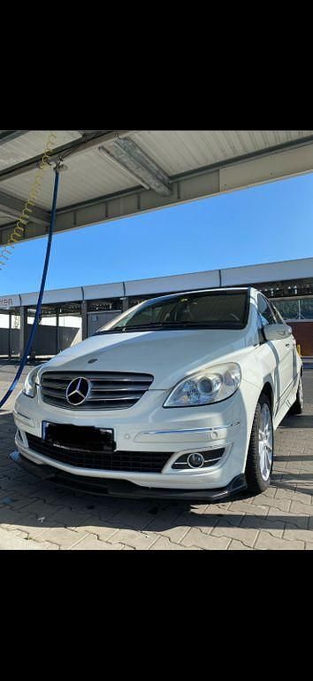 Schwarz Gebraucht 2006 Mercedes B200 Van / Kleinbus | 3.300 € (Fairer Preis) - Bild 1/3