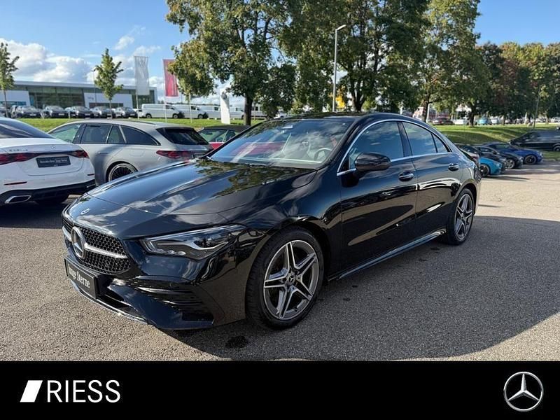 Metalliclack kosmosschwarz Gebraucht 2024 Mercedes CLA200 Coupé | 35.900 € (Fairer Preis) - Bild 1/4