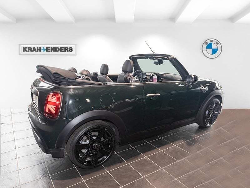 Gebraucht Mini Cooper 136 PS (100 kW) 2023 Rebel green (gruen) Kleinwagen