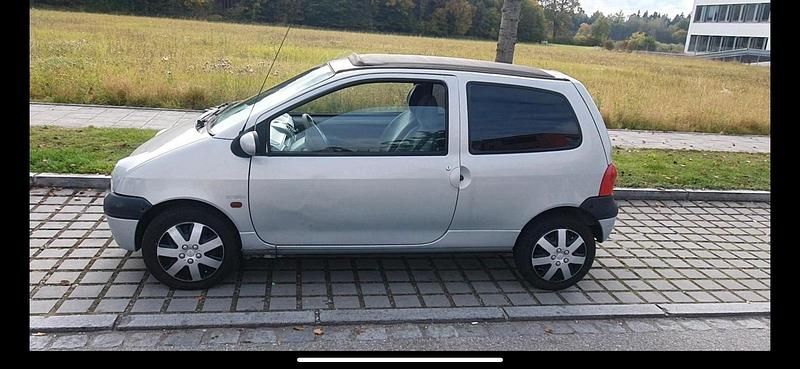 Second-hand Renault Twingo 75 CP (55 kW) 2001 Argintiu Hatchback