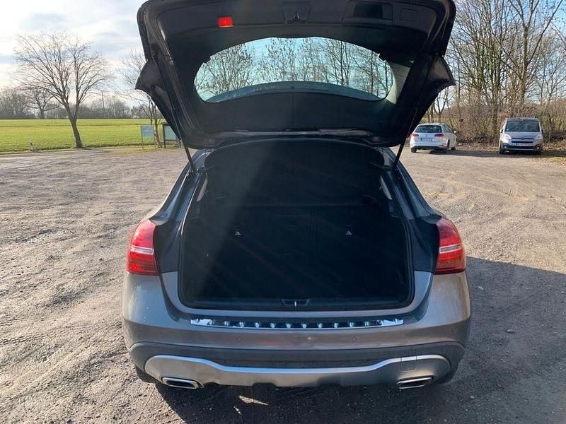 Gebraucht Mercedes GLA200 Urban 156 PS (114 kW) 2019 SUV