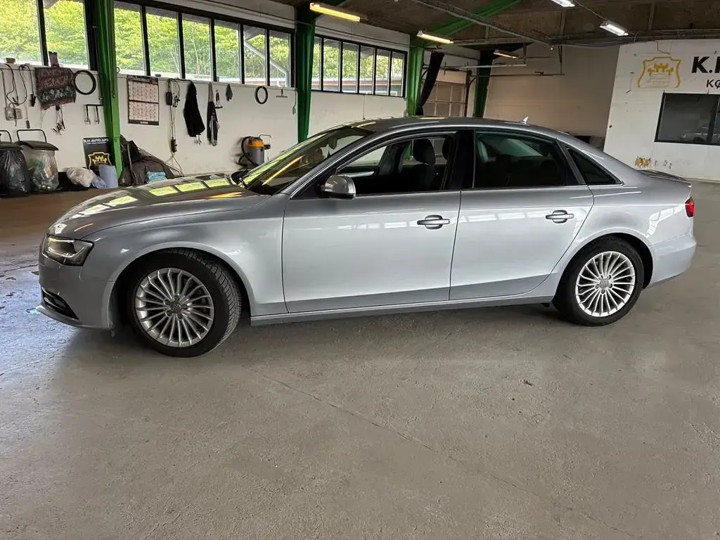 Gebraucht Audi A4 Ambition 150 PS (110 kW) 2015 Silber Limousine