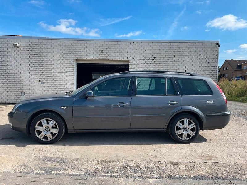 Grau Gebraucht 2005 Ford Mondeo Ghia Kombi | 1.690 € (Fairer Preis) - Bild 1/4