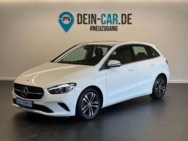 Gebraucht Mercedes B200 163 PS (119 kW) 2023 Weiß Van / Kleinbus