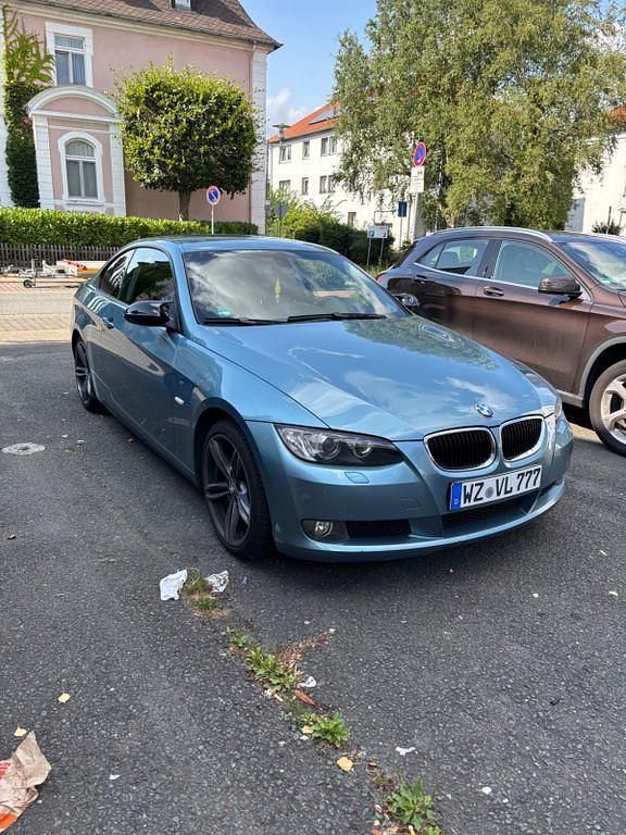 Blau Gebraucht 2007 BMW 320 Sport Line Coupé | 8.500 € (Etwas zu teuer) - Bild 1/4