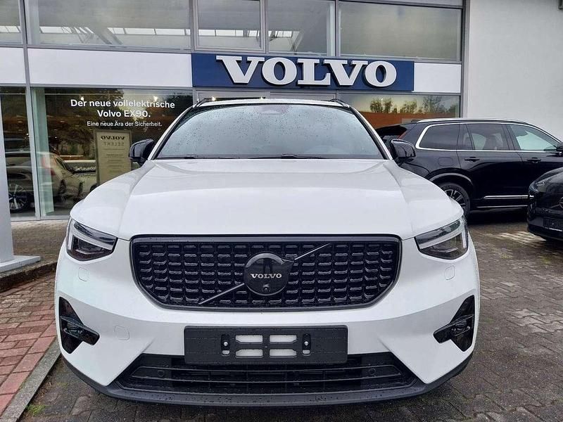 Gebraucht Volvo XC40 Plus 163 PS (119 kW) 2025 Weiß SUV
