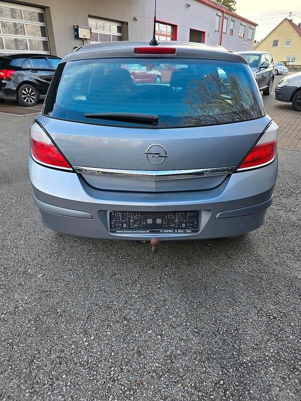 Gebraucht Opel Astra 105 PS (77 kW) 2005 Blau Kleinwagen