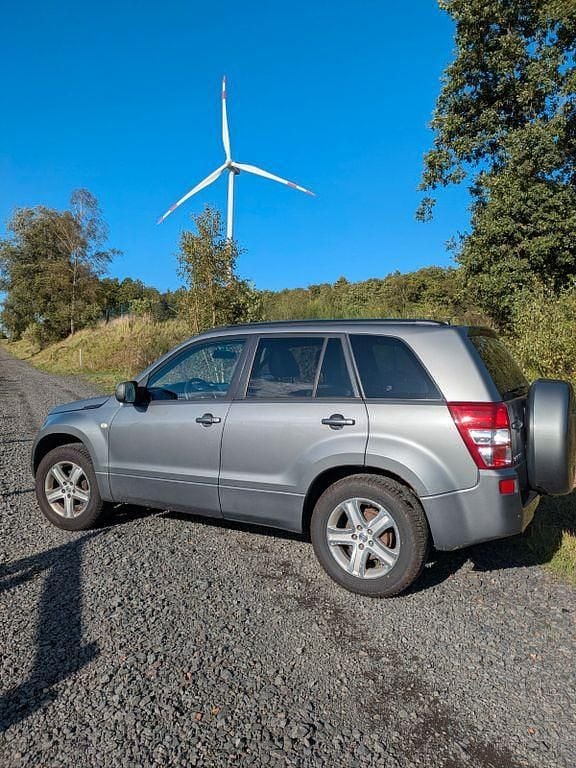 Grau Gebraucht 2006 Suzuki Grand Vitara SUV | 6.666 € (Etwas zu teuer) - Bild 1/4