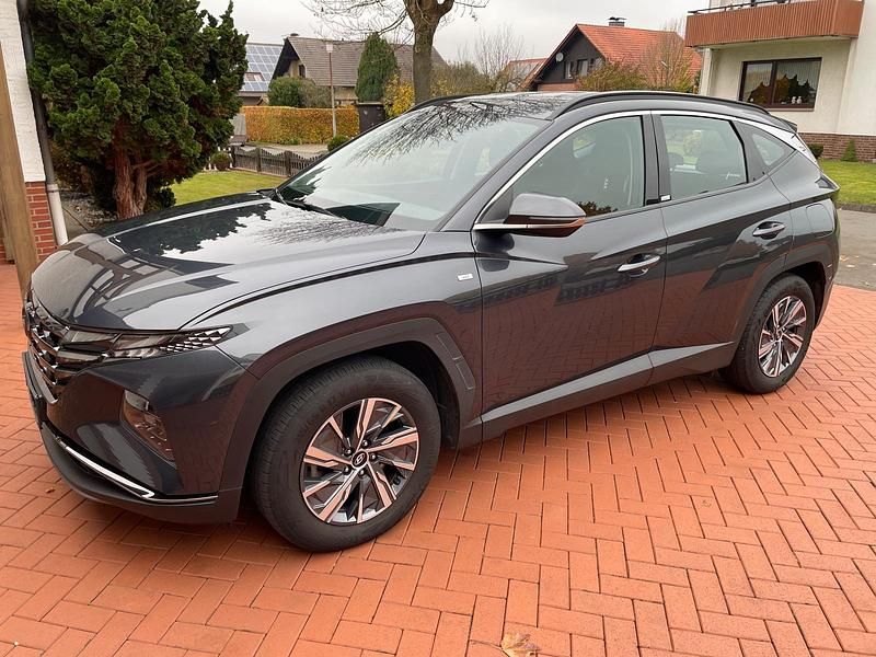 Gebraucht Hyundai Tucson Select 136 PS (100 kW) 2021 Grau SUV