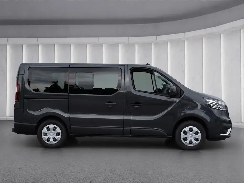 Gebraucht Renault Trafic Life 170 PS (125 kW) 2022 Grau Van / Kleinbus