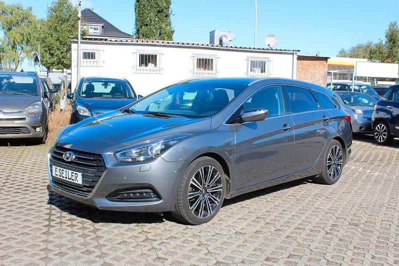 Grau Gebraucht 2016 Hyundai i40 Limousine | 8.500 € (Fairer Preis) - Bild 1/4