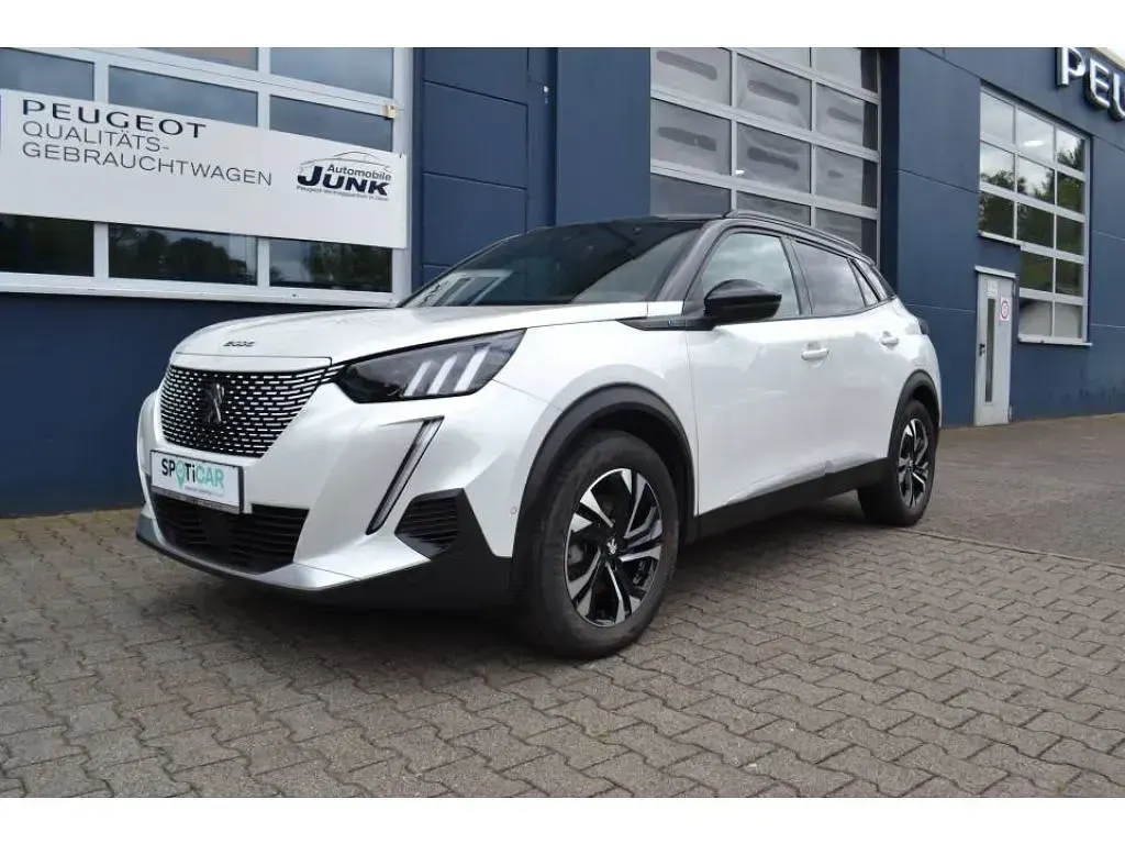 Gebraucht Peugeot e-2008 GT 100 kW (136 PS) 2022 Perlmutt weiss (metallic) SUV