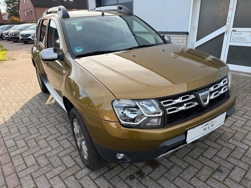 Grün Gebraucht 2016 Dacia Duster Prestige SUV | 6.490 € (Superpreis) - Bild 1/4