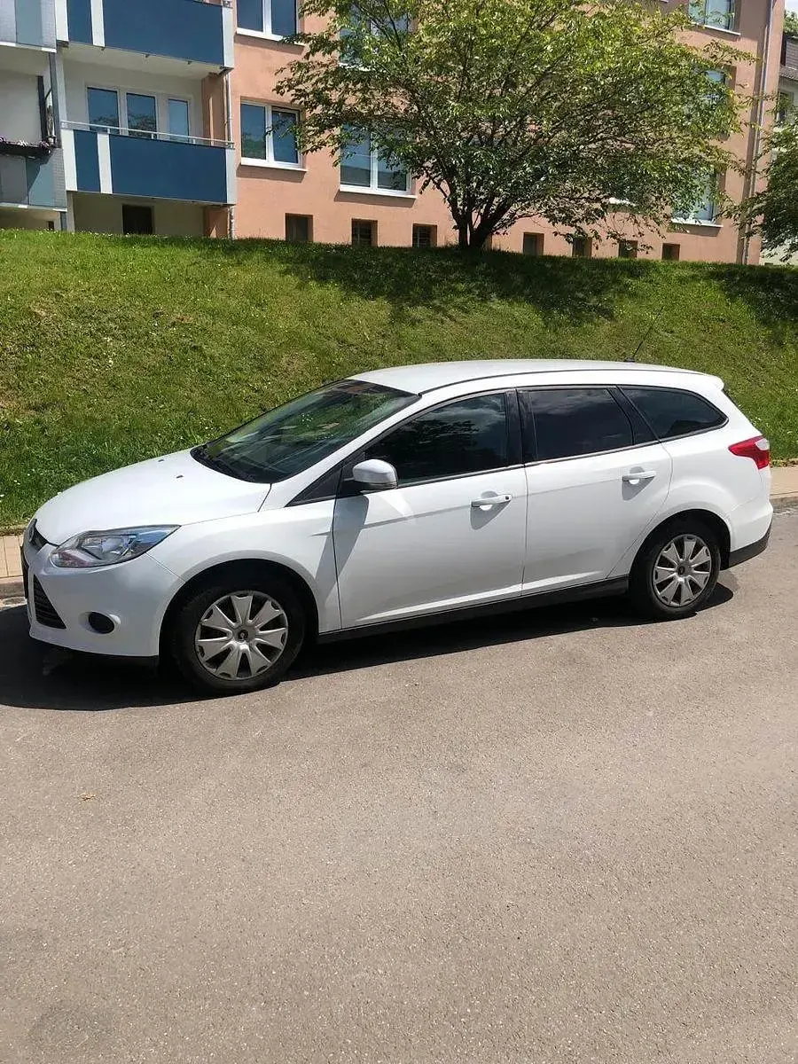 Gebraucht Ford Focus 95 PS (69 kW) 2013 Weiß Limousine