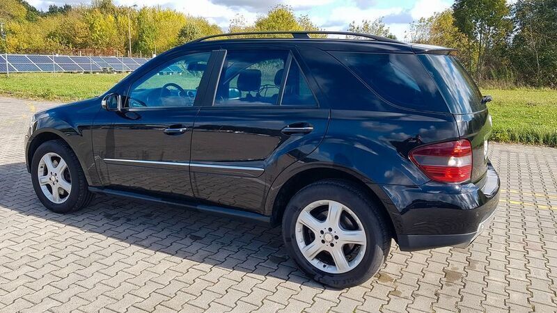Schwarz Gebraucht 2008 Mercedes ML500 SUV | 18.900 € (Teuer) - Bild 1/4