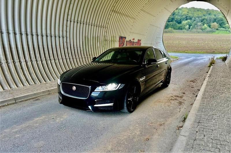 Schwarz Gebraucht 2018 Jaguar XF R-Sport Limousine | 13.500 € (Guter Preis) - Bild 1/4