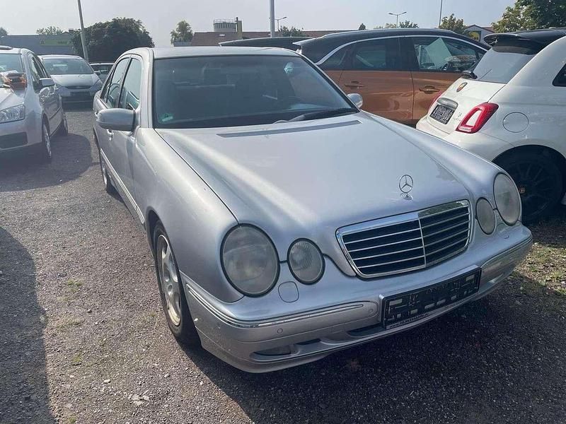 Gebraucht Mercedes E320 Avantgarde 224 PS (164 kW) 2000 Silber Limousine