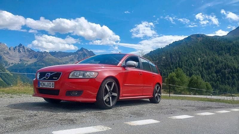 Rot Gebraucht 2010 Volvo V50 R-Design Kombi | 3.200 € (Fairer Preis) - Bild 1/4