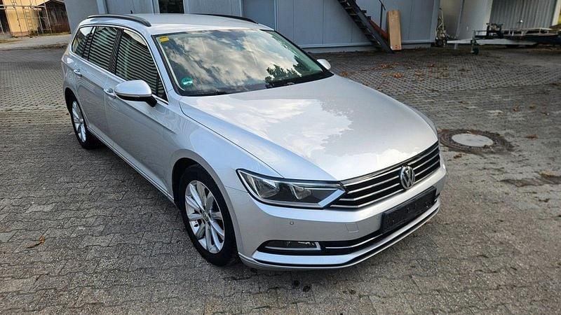 Silber Gebraucht 2015 VW Passat Kombi | 8.499 € (Guter Preis) - Bild 1/4