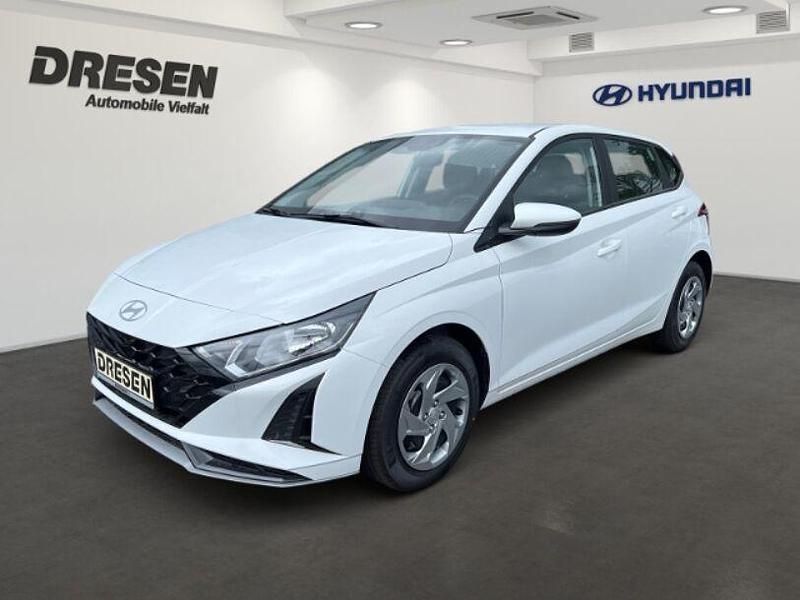 Weiss Neu 2025 Hyundai i20 Select Kleinwagen | 18.490 € (Superpreis) - Bild 1/4