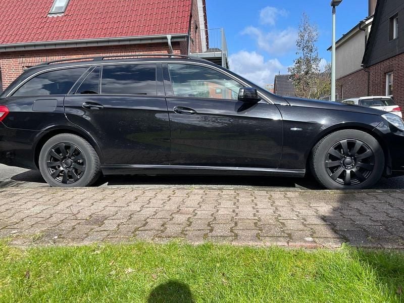 Gebraucht Mercedes E220 170 PS (125 kW) 2010 Schwarz Kombi