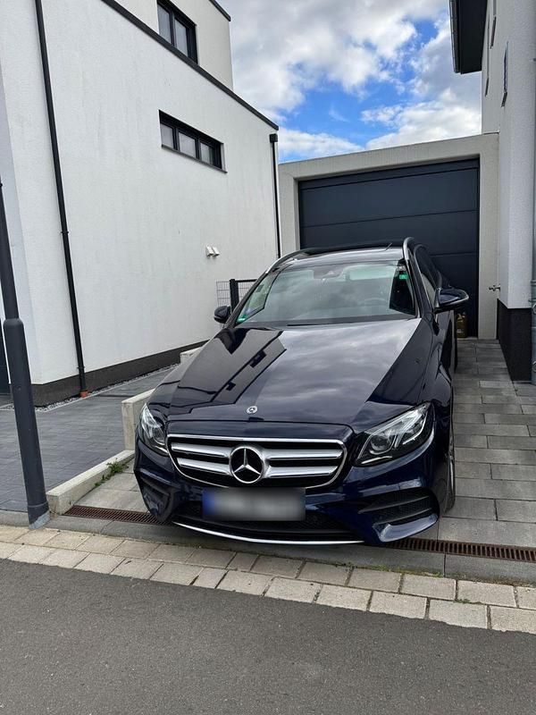 Blau Gebraucht 2017 Mercedes E400 AMG Kombi | 19.000 € (Guter Preis) - Bild 1/4