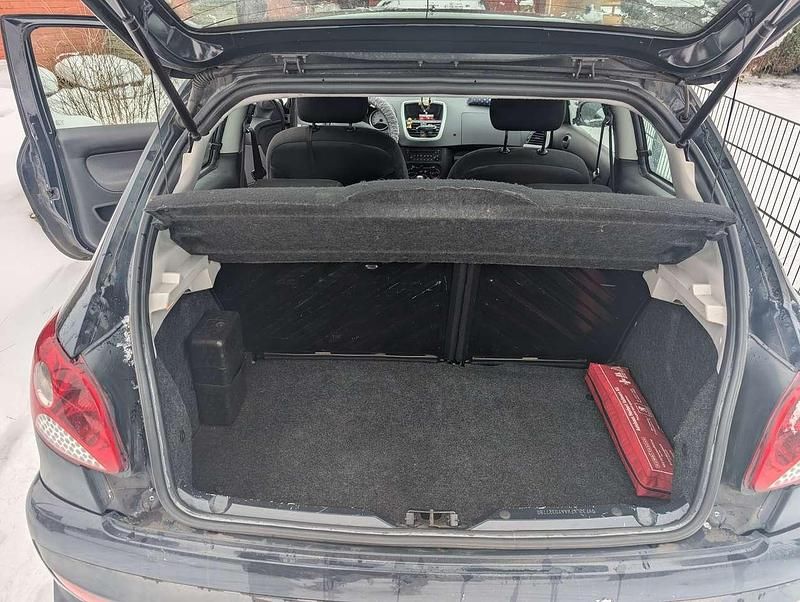 Gebraucht Peugeot 206 75 PS (55 kW) 2010 Grau Limousine