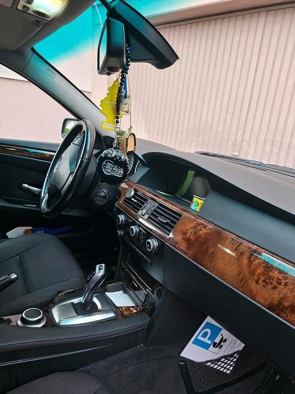 Gebraucht BMW 530 272 PS (200 kW) 2008 Blau Limousine