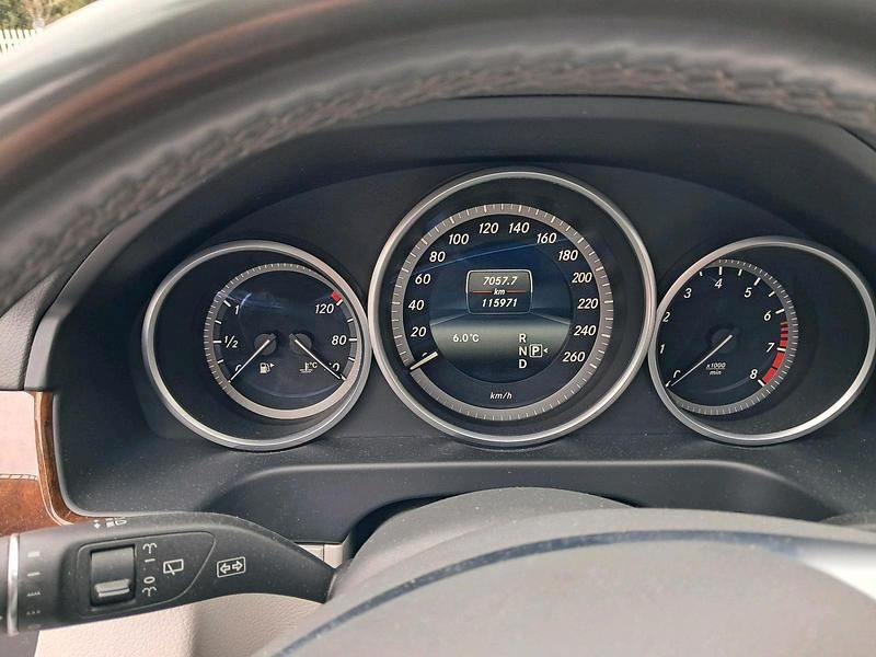 Grau Gebraucht 2014 Mercedes E200 Kombi | 14.800 € (Guter Preis) - Bild 1/4