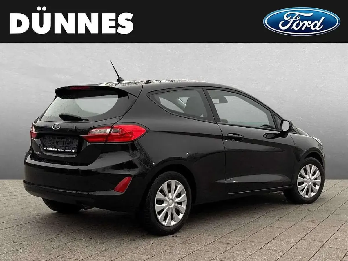 Second-hand Ford Fiesta Cool & Connect 101 CP (74 kW) 2022 Negru Berlinǎ