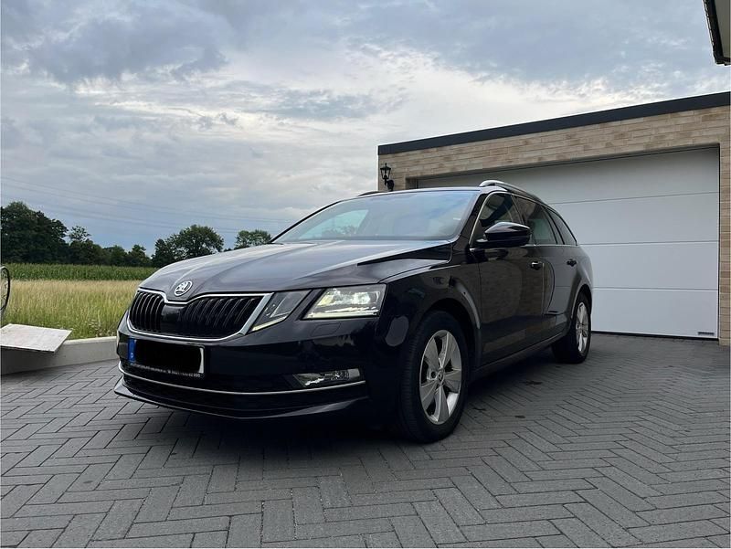 Schwarz Gebraucht 2019 Skoda Octavia Kombi | 15.600 € (Fairer Preis) - Bild 1/4