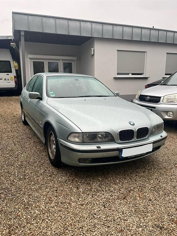 Silber Gebraucht 1997 BMW 520 Limousine | 2.600 € (Fairer Preis) - Bild 1/4