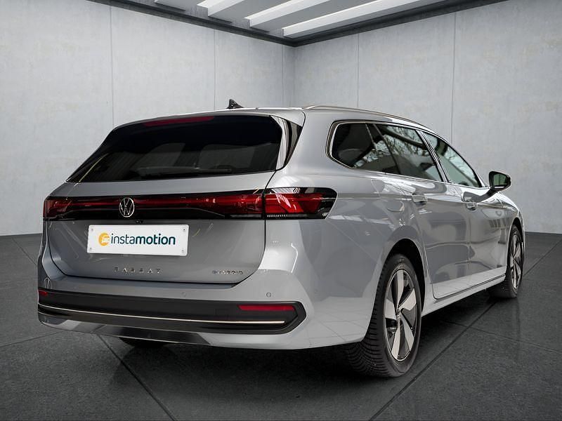 Gebraucht VW Passat 150 PS (110 kW) 2025 Silber Kombi