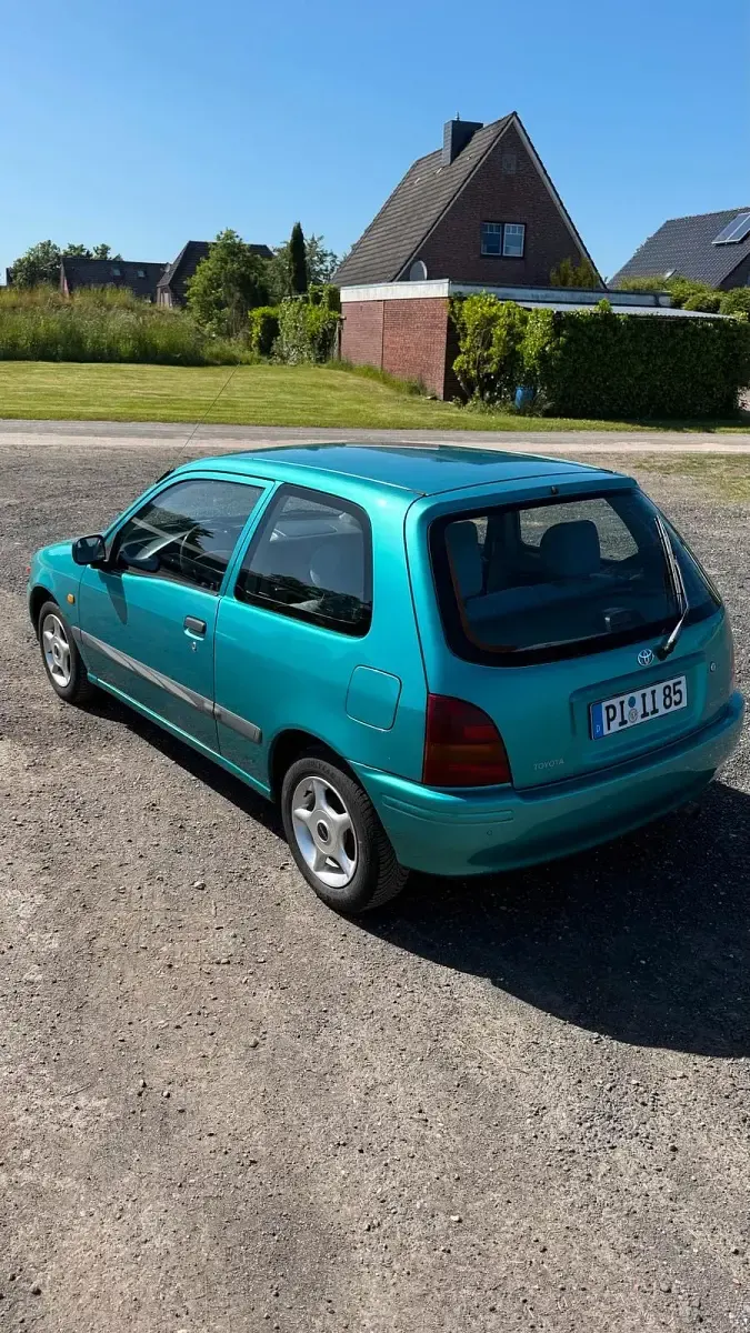 Gebraucht Toyota Starlet 75 PS (55 kW) 1998 Grün Kleinwagen