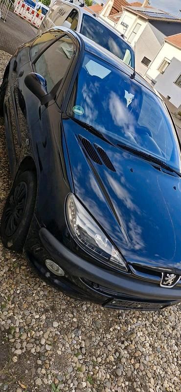 Schwarz Gebraucht 2002 Peugeot 206 Coupé | 1.000 € (Fairer Preis) - Bild 1/4