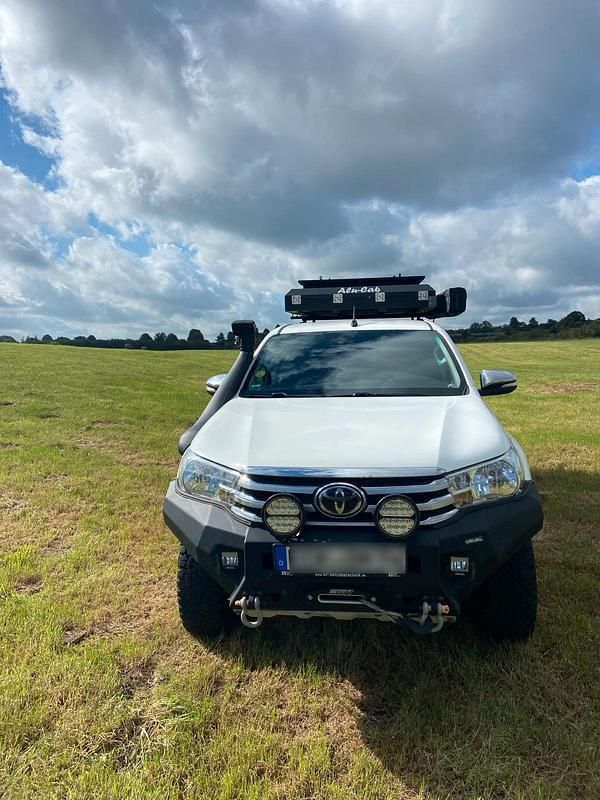 Weiß Gebraucht 2017 Toyota HiLux Abholung | 39.900 € - Bild 1/4