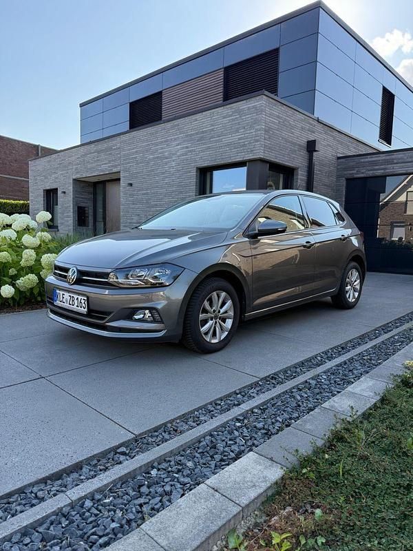 Grau Gebraucht 2020 VW Polo Active Kleinwagen | 18.500 € (Teuer) - Bild 1/4